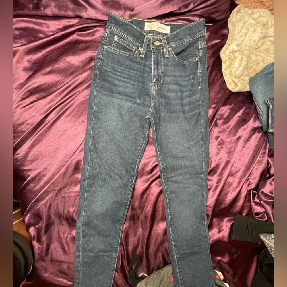 Levi’s dark wash xs jeggings